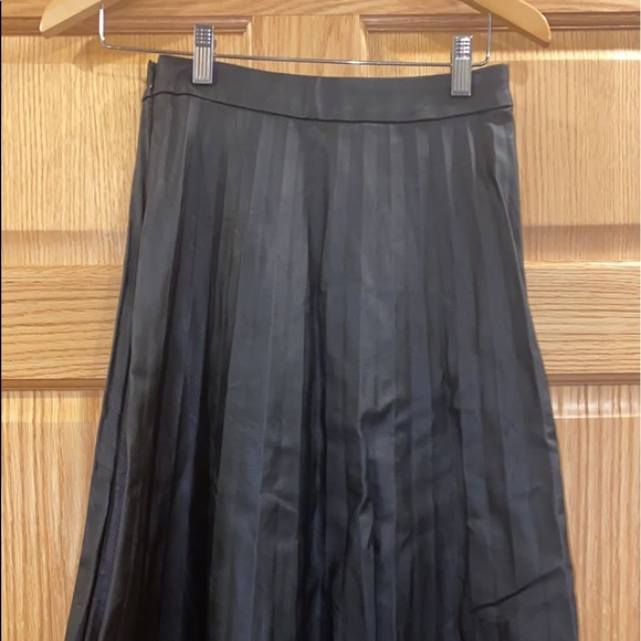 Cupcakes and Cashmere Carole Womens Faux Leather Pleated A-Line Skirt - Picture 2 of 8